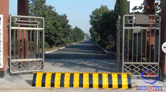 Heavy Duty Fully Automatic Security Road Blocker IP54 Steel Vehicle Barriers Security